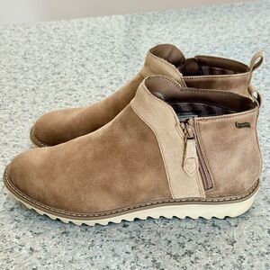 Sketchers Brown Suede Ankle Boots Size 10 Like new in box Side zipper.